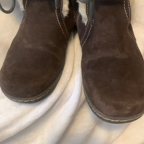 St. John’s Bay Brown fall/winter boots - Picture 9 of 11